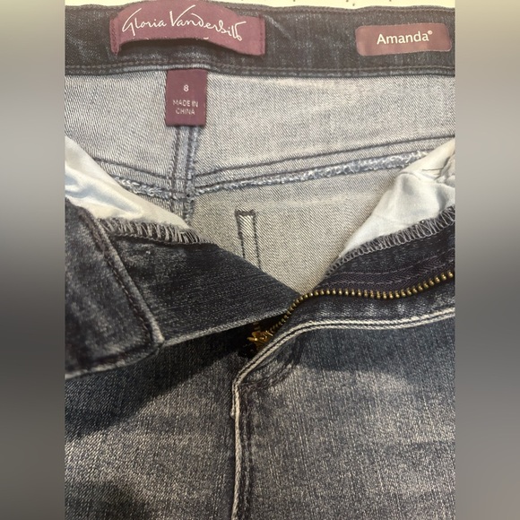 Gloria Vanderbilt - Picture 3 of 9